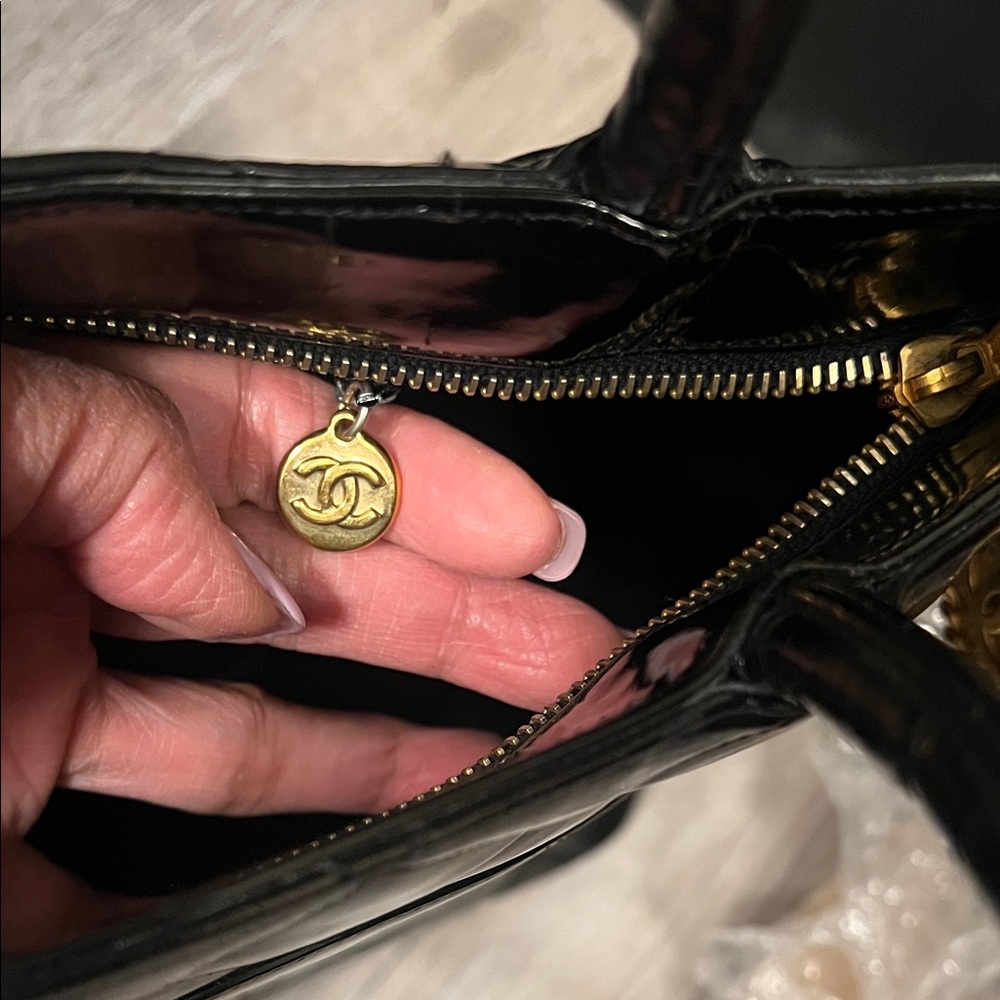 EUC- Chanel Black Quilted patent leather with 24K Gold zipper pull @lovetanyb - Picture 15 of 16